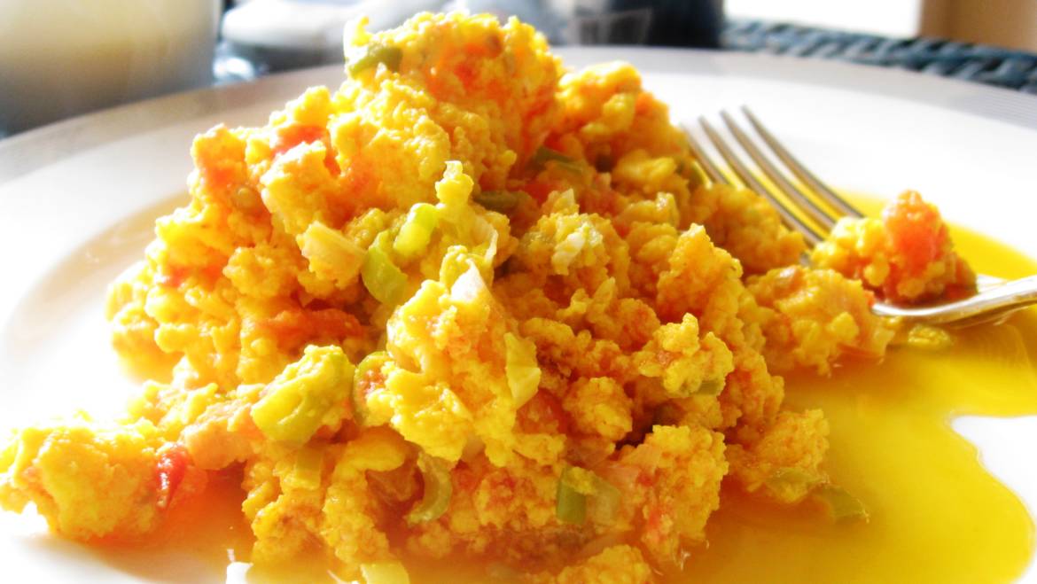 Pericos  (Scrambled Eggs, Colombian style)